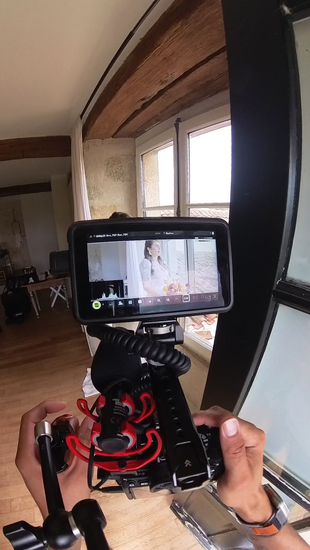 Moniteur de tournage filmant la mariée